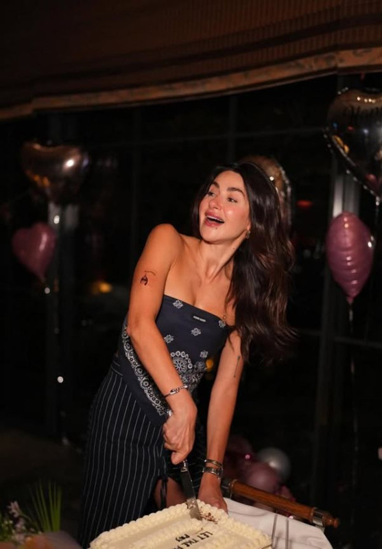 Nesrin Cavadzade yeni yaşını coşkuyla kutladı! Doğum günü pozları büyük beğeni topladı - Resim: 6