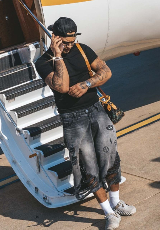 Lvbel C5’ten aşk dolu paylaşım! Sevgilisini öpücüklere boğdu! - Resim: 1