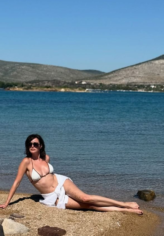 Melis Sezen'den nefes kesen tatil paylaşımı! Bikinili pozlarıyla sosyal medyayı kasıp kavurdu - Resim: 3