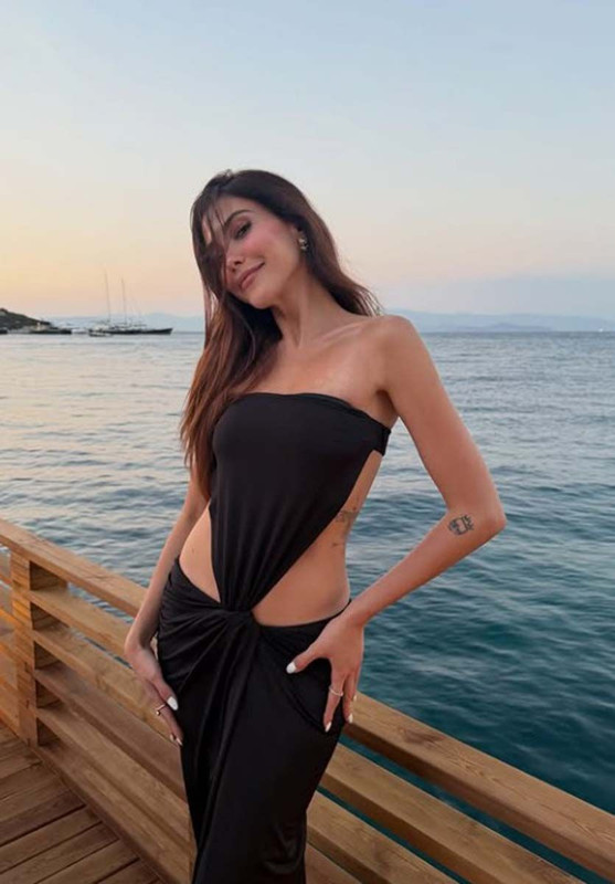 Daha 17'nin Nuray'ı Dilara Aks&uuml;yek kusursuz fiziğiyle b&uuml;y&uuml;ledi! Bikinili pozlarına beğeni yağdı - Resim: 1