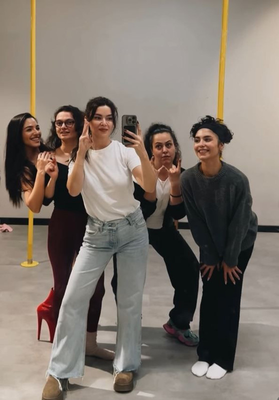 Seray Kaya Sultana filminin setinde sınırları zorladı! Direk dans performansı olay oldu - Resim: 3