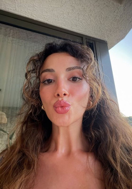 Özge Yağız set arasını fırsata çevirdi! Cesur karelerini peş peşe paylaştı - Resim: 6