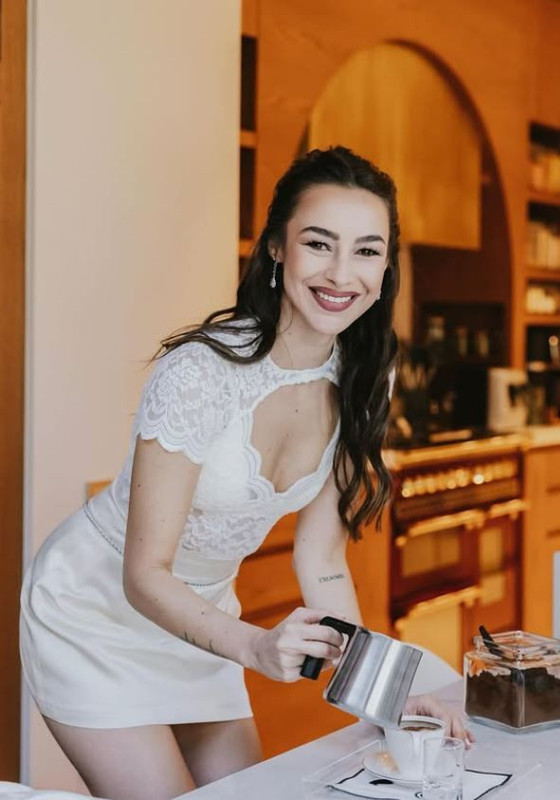 Ünlü oyuncu Hira Koyuncuoğlu'nun mutlu günü! Evlilik yolunda ilk adımı attı - Resim: 2