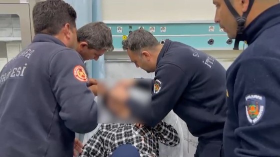 Şanlıurfa’da ilginç olay! Göz kapağını fermuara sıkıştırdı - Resim : 1
