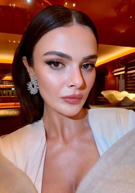 Uzak Şehir'in Alya'sı Sinem Ünsal ve Berk Cankat'ın aşk dolu tatili! Romantik pozları büyük ilgi gördü - Resim: 1