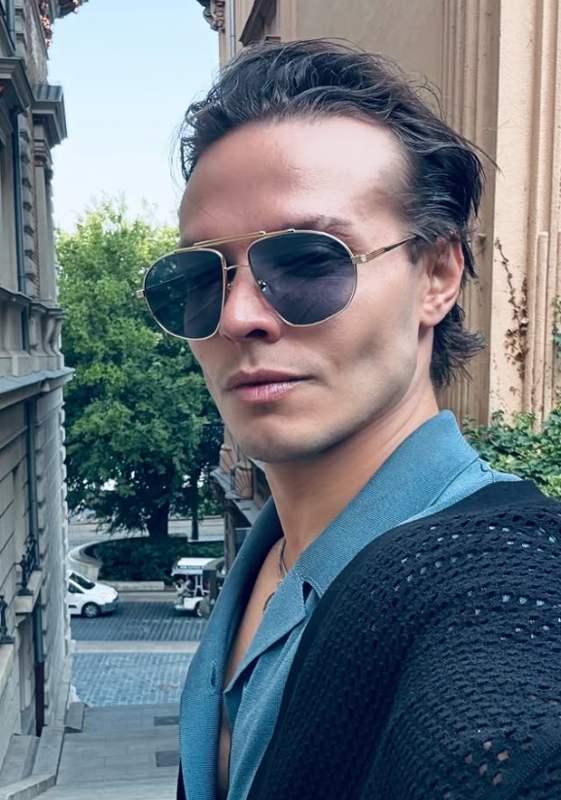 Survivor’ın sevilen sunucusu Murat Ceylan yeni sevgilisiyle el ele görüntülendi! Sürpriz aşk ortaya çıktı - Resim: 1