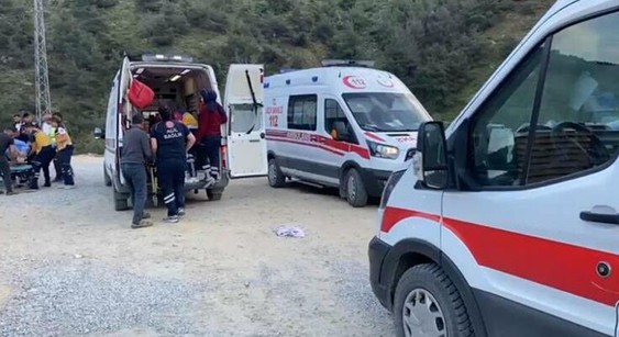 Manisa'da feci olay! Viyadük inşaatında demir çöktü: Yaralı işçiler var - Resim : 1