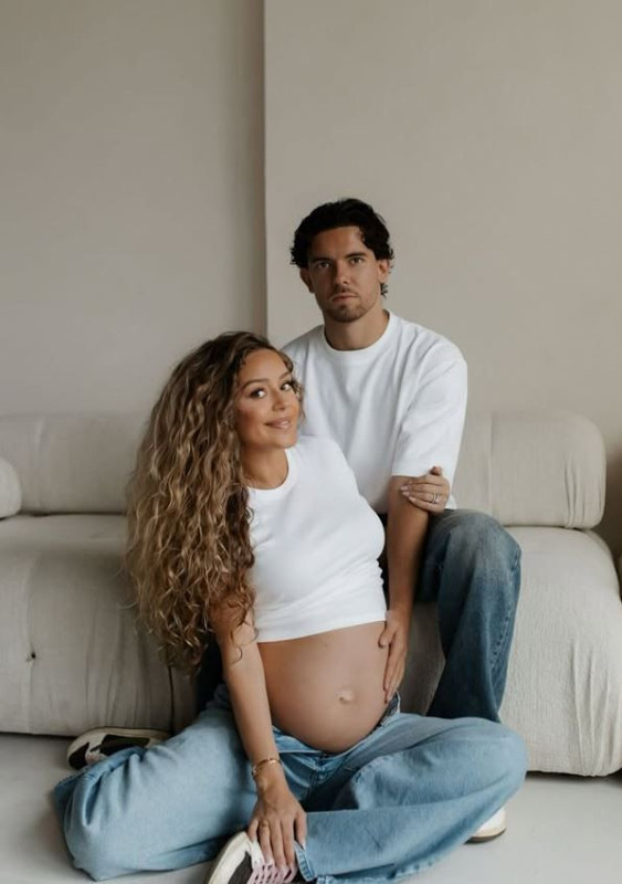 Baba olmanın mutluluğunu yaşamıştı! Milli futbolcu Ferdi Kadıoğlu'ndan kızıyla ilk poz geldi - Resim: 3