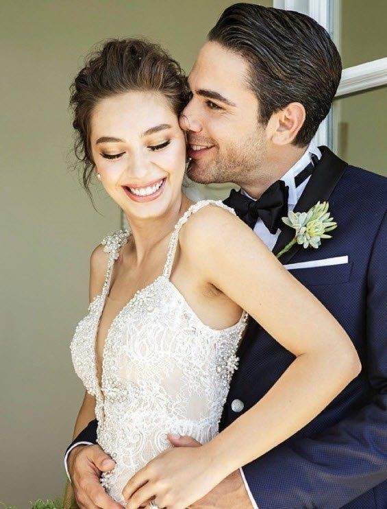 Neslihan Atagül'den karnı burnunda 'Mutlu seneler' pozu! İyice büyüyen karnı dikkat çekti - Resim: 1