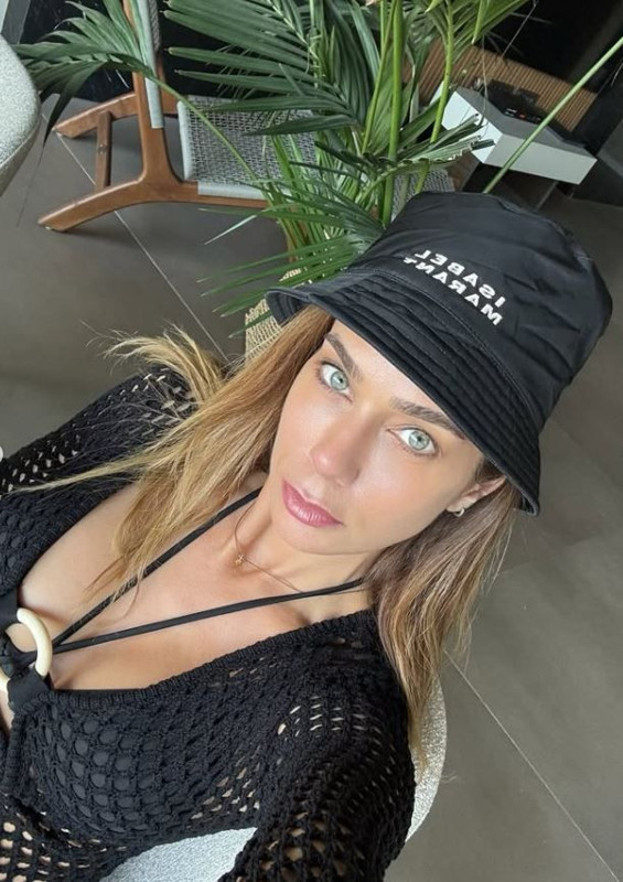 Çiğdem Batur'dan cesur tatil paylaşımı! Bikinili pozları sosyal medyayı salladı, formda fiziği dikkat çekti - Resim: 5