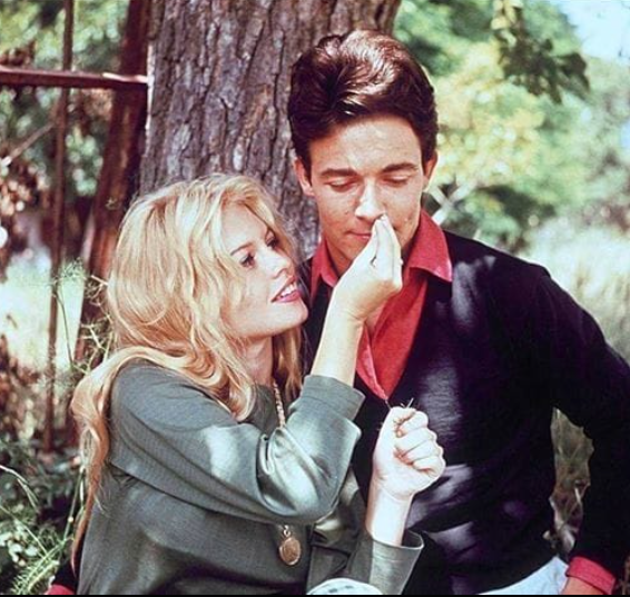 Sanat dünyası yasa boğuldu! Ünlü oyuncu 88 yaşında hayatını kaybetti - Resim: 2