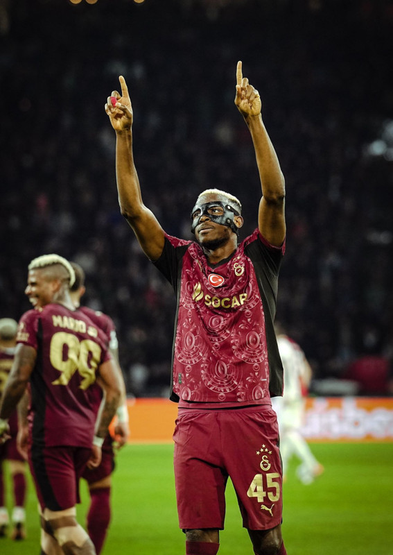 Victor Osimhen paylaşılamıyor! Barcelona ve PSG'den sonra bir talip daha! Rekor bonservis ortaya çıktı - Resim: 1