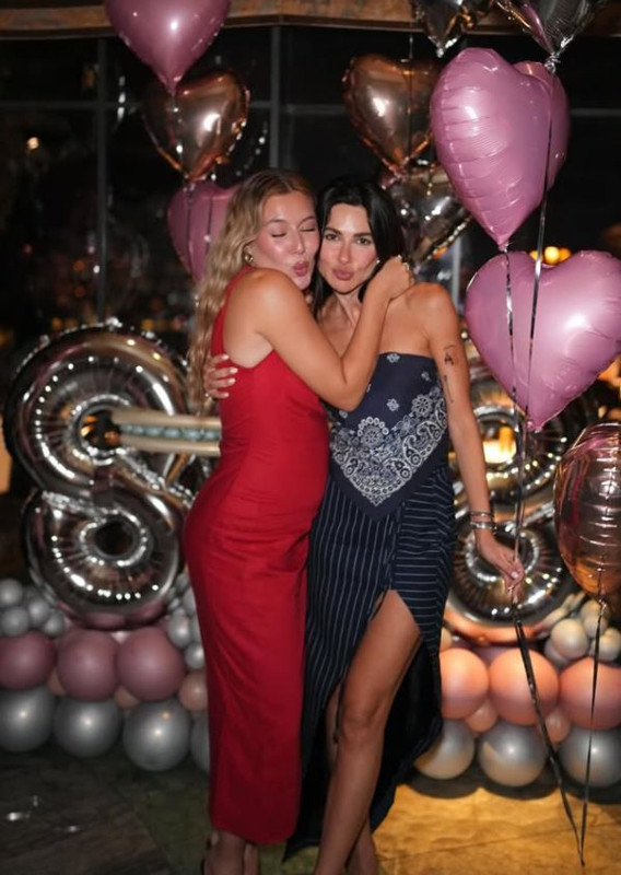 Nesrin Cavadzade yeni yaşını coşkuyla kutladı! Doğum günü pozları büyük beğeni topladı - Resim: 3