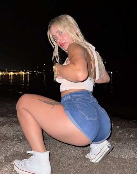 En çok kazanan Türk OnlyFans fenomenleri arasındaydı! Gizem Bağdaçiçek'in kırmızı bikinili pozları takipçilerinin yüreğini hoplattı - Resim: 22