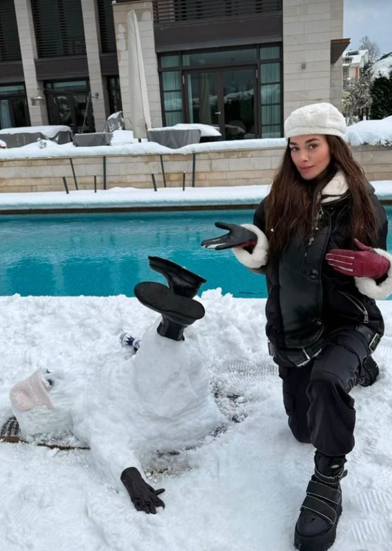 Bensu Soral'ın kardan adamı görenleri şaşırttı! Kendi yorumunu kattı, yanında pozlar verdi - Resim: 5