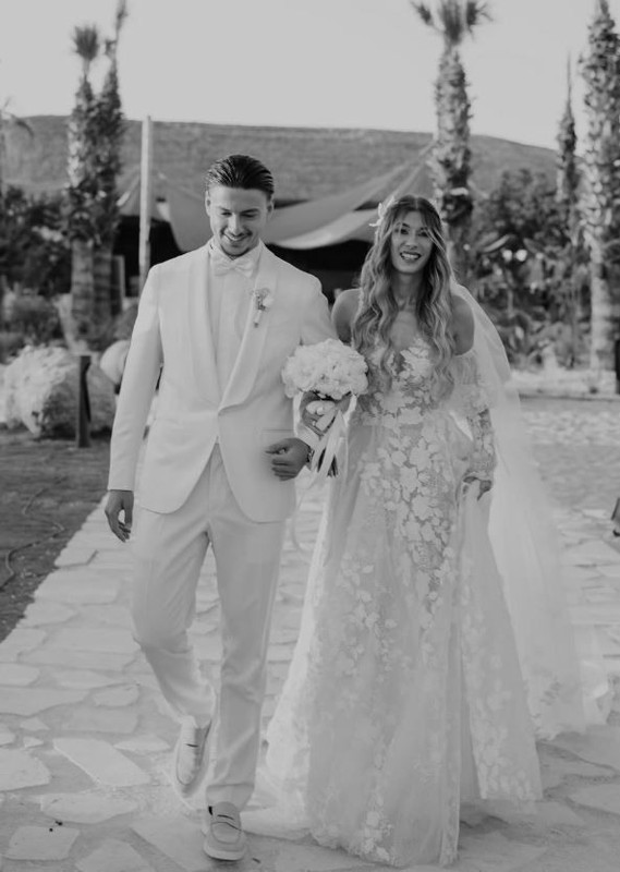 Aşkı için annesine karşı çıkmıştı! Ünlü futbolcu Enis Destan ve eşi Dubai'de aşk tazeledi - Resim: 4