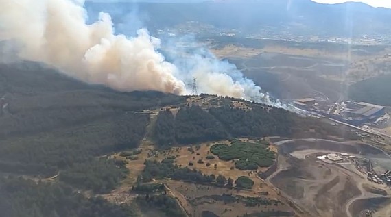 İzmir'de orman yangını! Havadan ve karadan müdahale ediliyor - Resim : 1