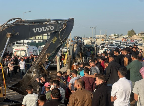 Şanlıurfa Ceylanpınar'da göçük; 4 işçiden 3'ü hayatını kaybetti - Resim : 2