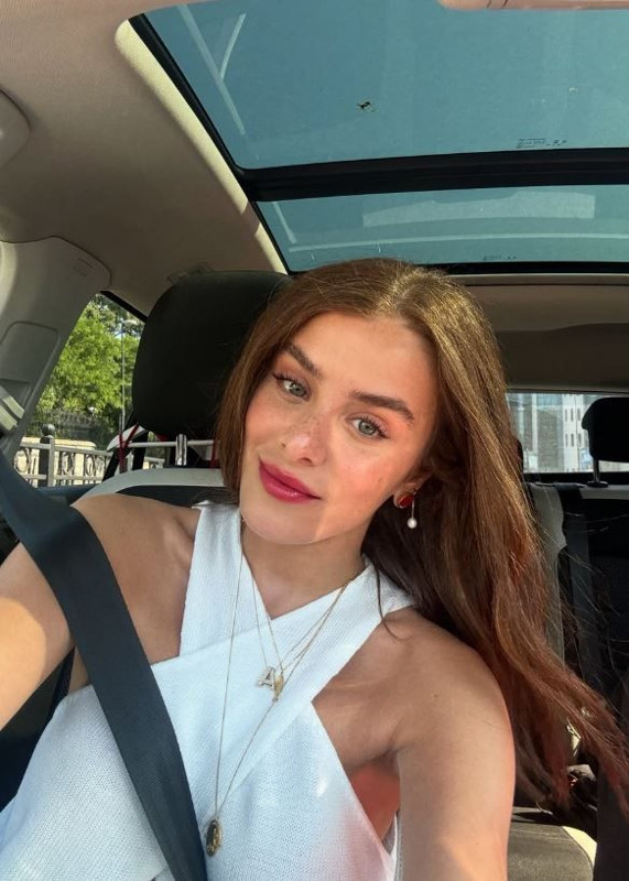 İlayda Alişan'dan 2. yıl kutlaması! Aşka geldi, Oğulcan Engin ile romantik pozlarını paylaştı - Resim: 1