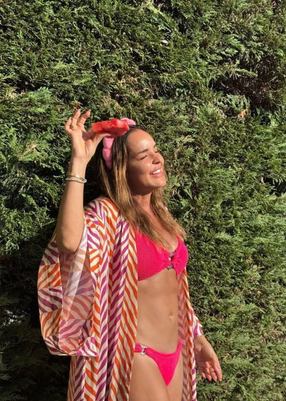 6 yıllık evliliğini sonlandırmıştı! Ünlü şarkıcı Bengü'nün bikinili tatil pozları mest etti - Resim: 5