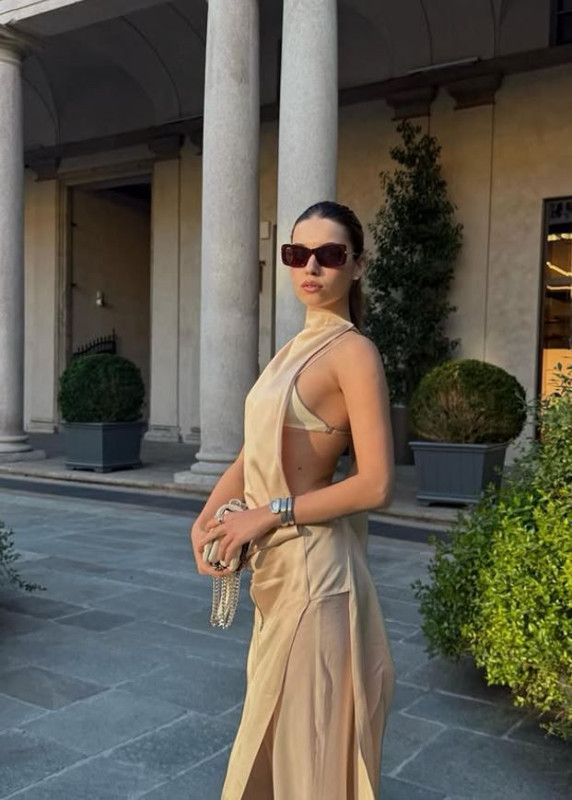 Afra Saraçoğlu'nun Milano pozları ortalığı kasıp kavurdu! İddialı tarzına beğeni yağdı - Resim: 6