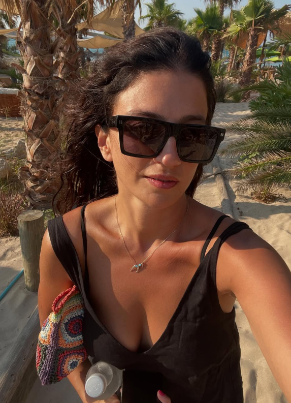 Ceren Benderlioğlu kızgın kumlarda poz verdi! Takipçilerinden tam not aldı - Resim: 2