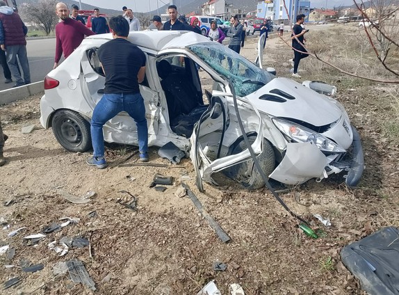 Isparta'da feci kaza! İki otomobil kafa kafaya çarpıştı: Ölü ve yaralılar var - Resim : 2