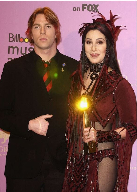 Ünlü şarkıcıyı kahreden haber! 48 yaşındaki oğlu aşırı doz uyuşturucudan hastaneye kaldırıldı - Resim: 1