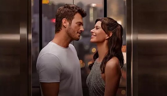 Beren Saat, Kıvanç Tatlıtuğ ile yakınlaşma sahnelerini anlattı! "Çok provalı olduğumuz bir sahneydi"