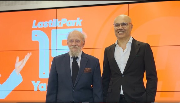 Sıfırdan zirveye! Tatko Lastik CEO’su Vedat Özçelik: 15 yıl içerisinde muazzam bir yolculuk yaşadık… Eski Galatasaray Başkanı Alp Yalman ziyaret etti