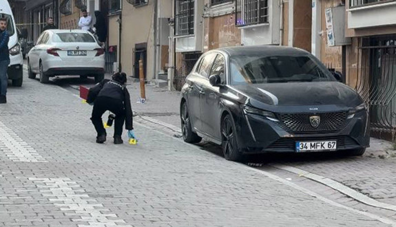 Esenyurt'ta silahlı saldırı! Yaralılar var