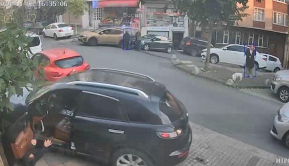 İstanbul'da akılalmaz kaza! Şoför koltuğundan düştü, kendi aracının altına kaldı...