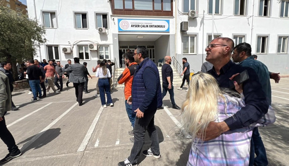 Kahramanmaraş'ta okulda silah sesleri! Vali Ünlüer tv100'e konuştu: Ölü ve yaralılar var