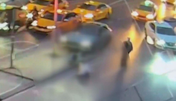 Şişli'de korkunç kaza! Sürücü direksiyon başında bayıldı! Turist yoğun bakımda