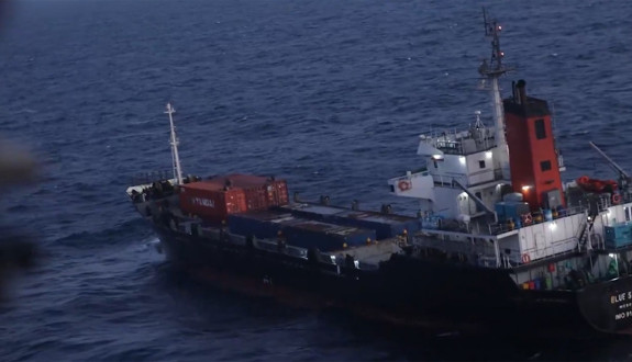 Hürmüz’de gerilim: CENTCOM görüntüleri paylaştı: ABD askerlerinden operasyon