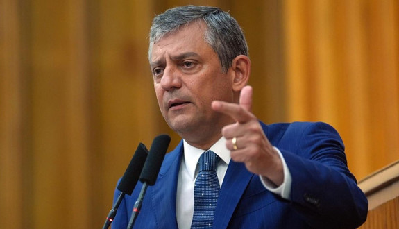 TV100 KULİS | CHP'de 1 kürsü 2 isim! Özgür Özel salı günü ne yapacak? " TBMM'de ayrı bir grup toplantısı yapılabilir"
