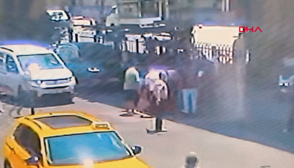 Yeşil ışıkta ölüm! 4 yaşındaki Halil'e iki araç birden çarptı! Dehşet anları kamerada