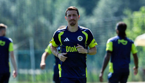 Fenerbahçe, Mert Hakan ile sözleşme imzaladı! Yeni maaşını duyanlar şaşkına döndü