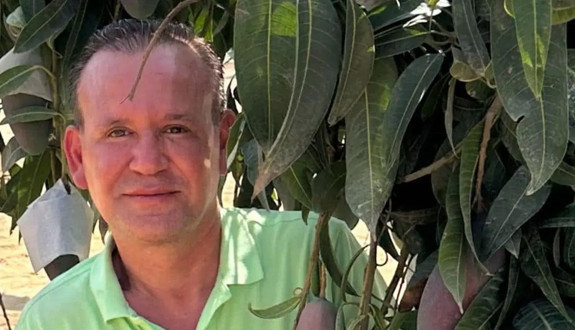Alanya’da dehşet! Eşini bıçaklayıp çatıya çıktı: Canlı yayın açıp helallik istedi!