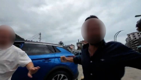 Trafik magandalarına 360 bin TL ceza! Araçtan iner inmez saldırdı: Görüntüler pes dedirtti