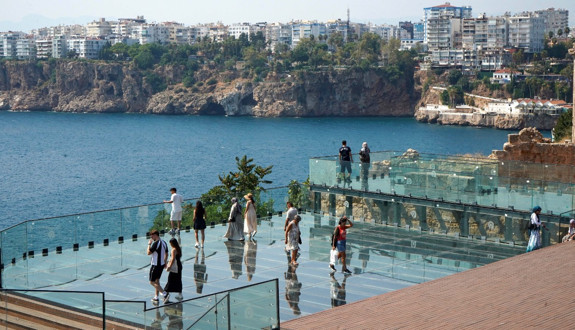 Antalya’nın tarihi simgesi Hıdırlık Kulesi ziyaretçilerini bekliyor