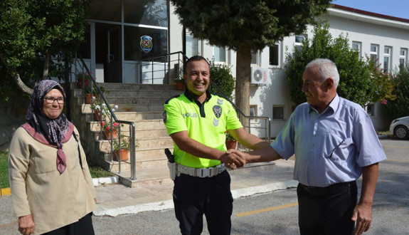 Polisi görünce eşini yolda indirdi! Trafik uygulamasında film gibi anlar! Tüm Türkiye bu cezayı konuşuyor