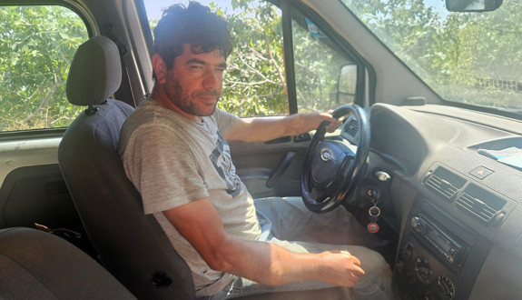 Doktoru da karara şaşırdı! Traktöre izin var otomobile yok: Çift kol nakli yapılan vatandaşın isyanı