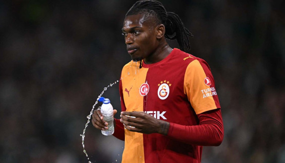 Galatasaraylı Rafael Leao'ya Sporting maçında şok tepki! Islıklanmasının nedeni ortaya çıktı!