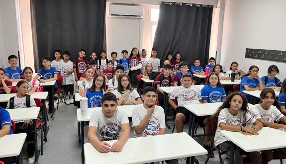 Yüzleri aynı hayalleri farklı! Bu okulda tam 54 ikiz öğrenci var!