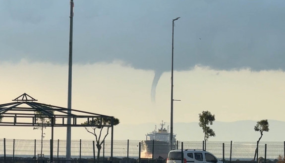 Yalova semalarında korkutan doğa olayı! Dakikalarca görüntülendi