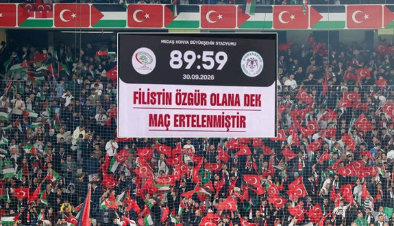 Konyaspor-Filistin maçında duygu dolu anlar! Son düdük 89:59'da çaldı! "Filistin özgür olana dek maç ertelenmiştir"