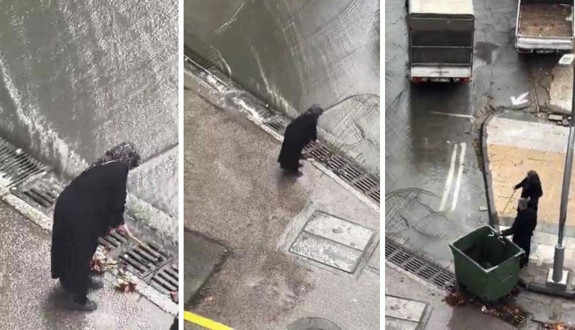 İstanbul'da yürek ısıtan görüntü: Şehir sulara gömülürken bastonu ile mazgalları temizledi!