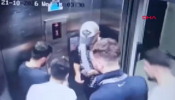 Büyükçekmece’deki rezidans saldırısında kamera görüntüleri ortaya çıktı! Şüphelinin yüzündeki kan dikkat çekti!