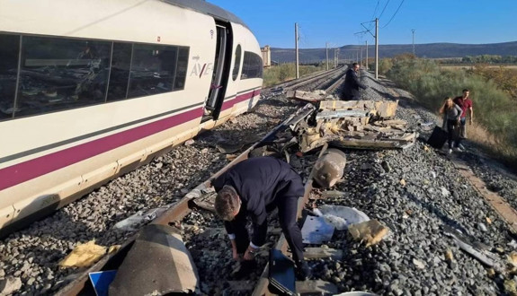İspanya'da facia! İki hızlı tren çarpıştı: Onlarca ölü ve yaralı var